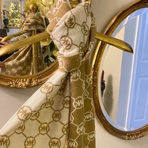 New Michael Kors two-tone scarf